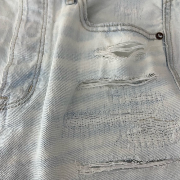 New American Eagle Distressed Light Wash Button Fly 90s Boyfriend Shorts size 10 - Picture 7 of 7